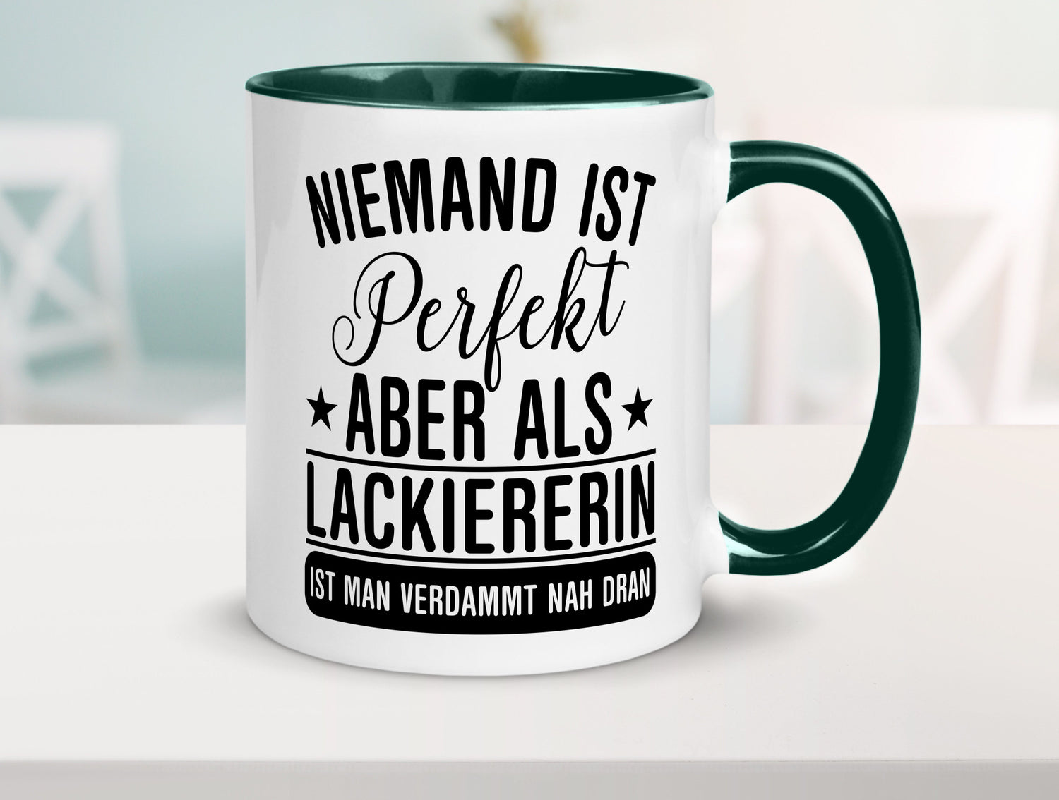 Verdammt nah dran: Lackiererin | lackieren lustiger Spruch Geschenk Humor