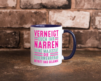 Verneigt euch: Feuerwehrfrau | Feuerwehr v2 Geschenkidee Humor Tasse