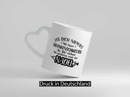 Krankenschwestern am anderen Ende der Nadel | Spritze lustiger Spruch Geschenk