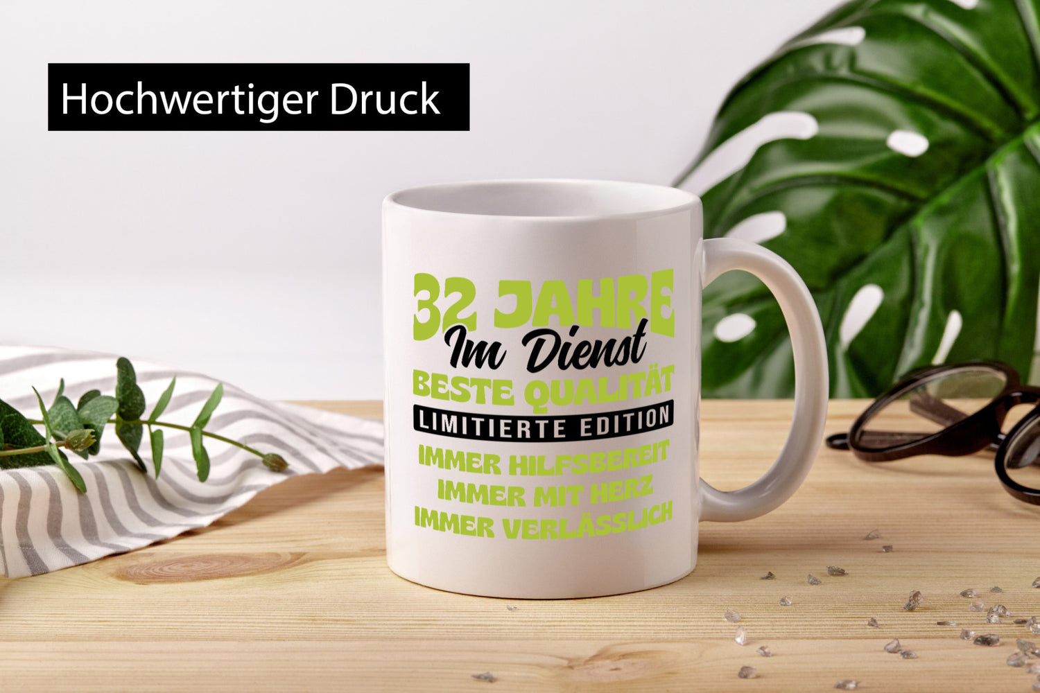 32 Jahre im Dienst | Jubiläum Arbeit v4 lustiger Spruch Geschenk Kollegen Büro