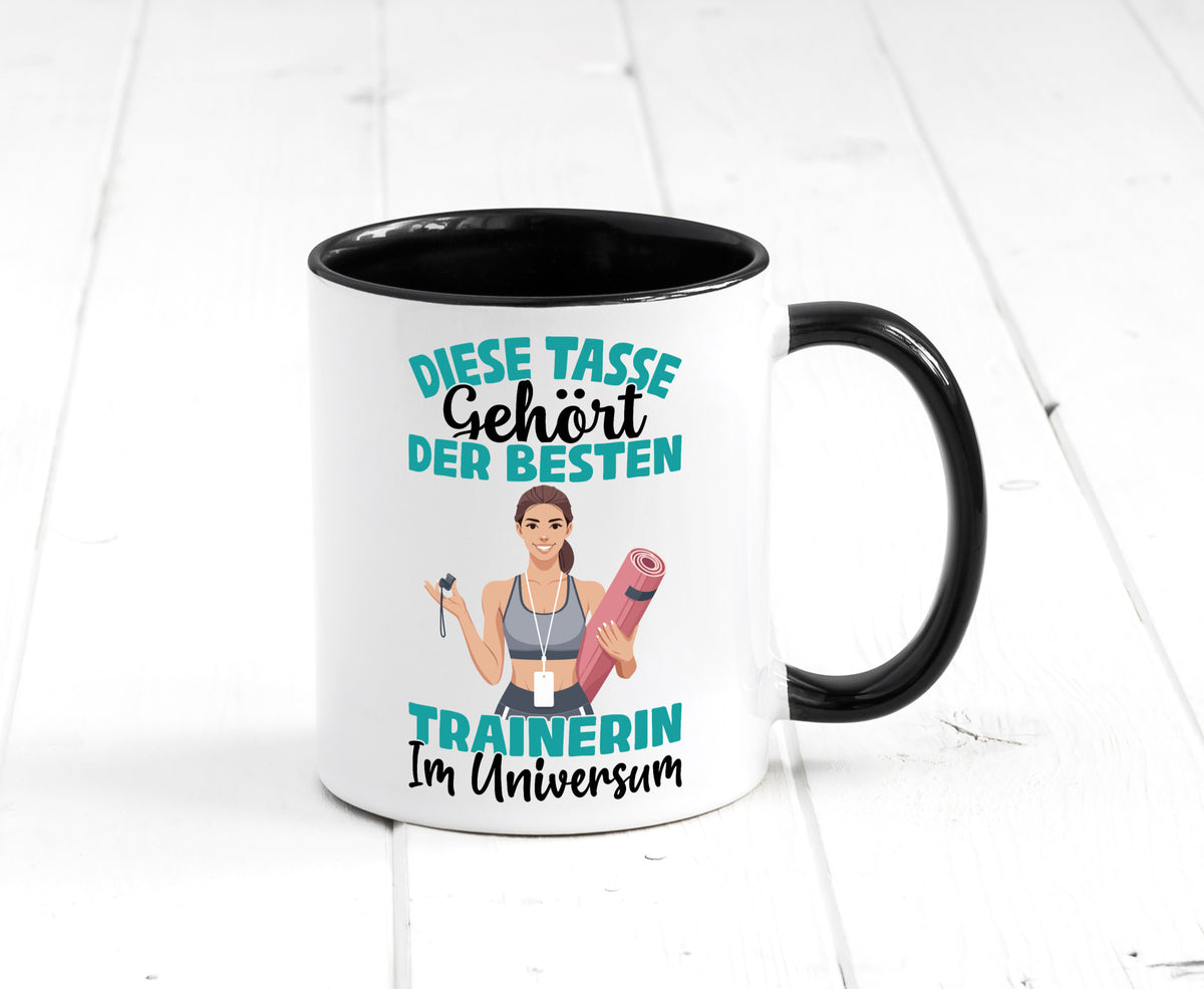 Im Universum: Trainerin | Sportverein Humor lustig Geschenkidee Geschenk Tasse