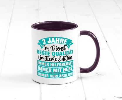 2 Jahre im Dienst | Jubiläum Arbeit v2 Geschenk Kollegen Büro lustiger Spruch Tasse