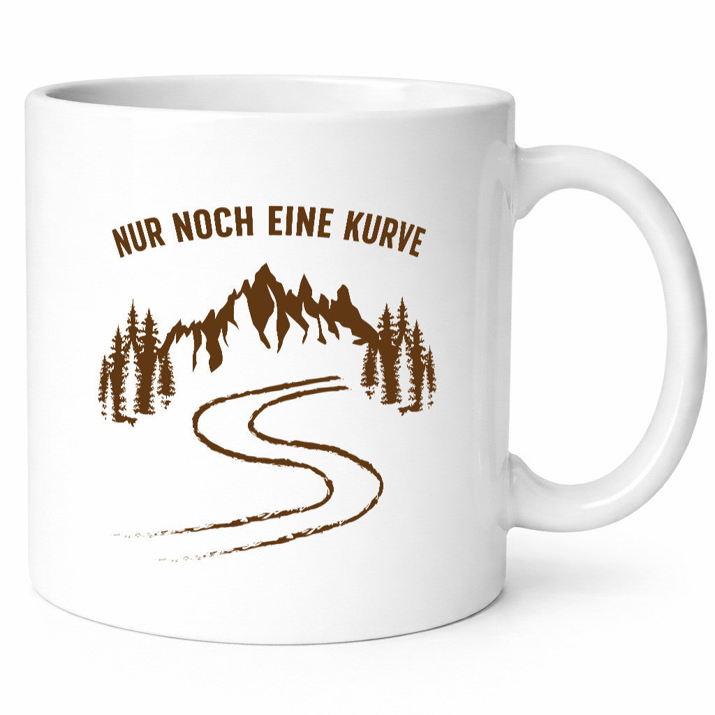 Nur noch eine Kurve | Weg Berge Bäume Geschenkidee Humor Tasse
