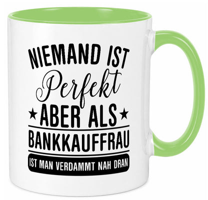 Verdammt nah dran: Bankkauffrau | Kauffrau Bank Kaufleute Geschenkidee Humor