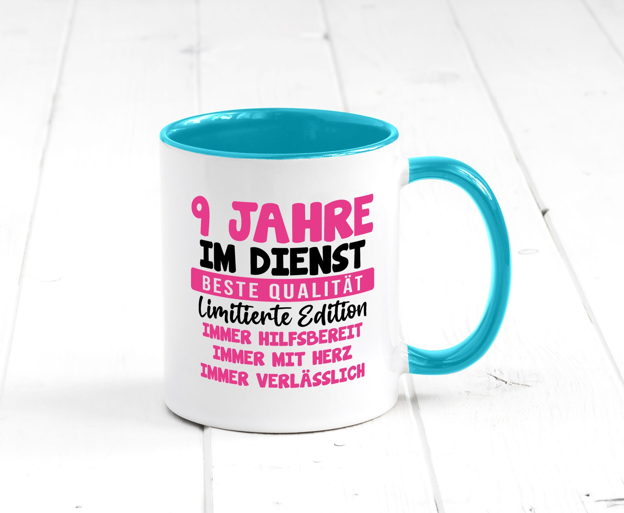 9 Jahre im Dienst | Jubiläum Arbeit v10 Geschenkidee Kollegen Büro Humor Tasse