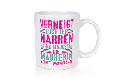 Verneigt euch: Maurerin Humor Geschenkidee Tasse