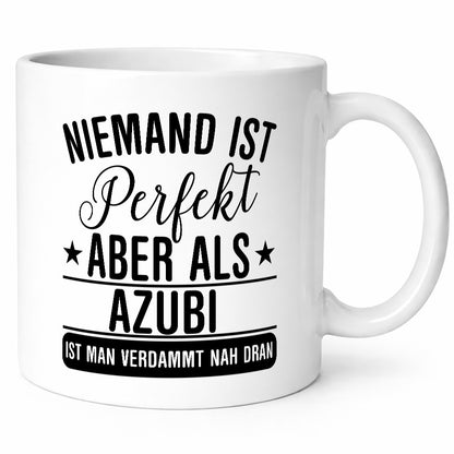 Verdammt nah dran: Azubi | Ausbildung Lehre Lehrling Geschenk Humor