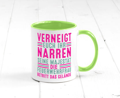 Verneigt euch: Feuerwehrfrau | Feuerwehr v2 Geschenkidee Humor Tasse