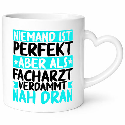 Niemand ist perfekt | Facharzt Ärzte Selbstbewusst Humor Geschenkidee Tasse