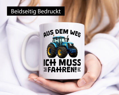 Aus dem weg ich mus fahren | Traktor Schlepper v2 Geschenkidee Humor Tasse