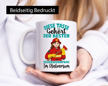 Im Universum: Feuerwehrfrau | Feuerwehr lustig Humor Geschenkidee Geschenk Tasse