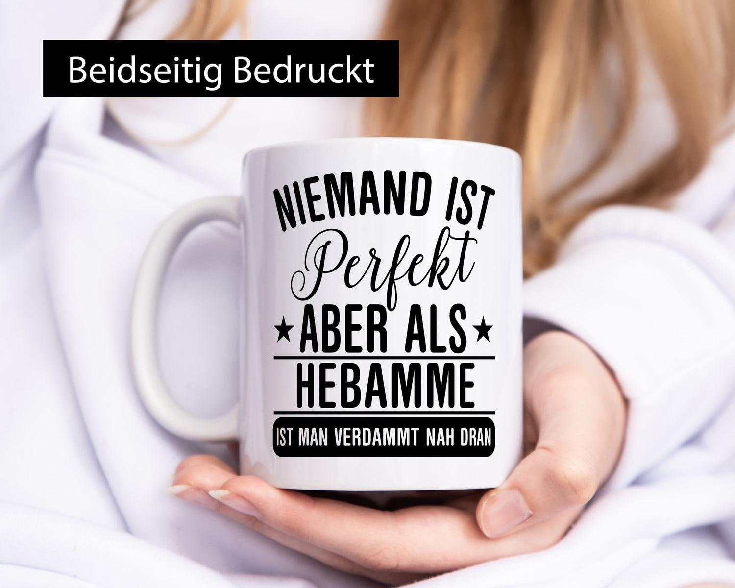 Verdammt nah dran: Hebamme | Geburtshilfe lustig Humor Geschenkidee Geschenk