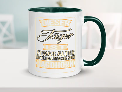 Dieser Jäger ist etwas Älter halten sie sein Jagthorn lustiger Spruch Geschenk