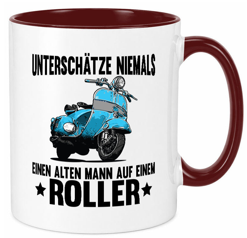 Unterschätze niemals einen alten mann auf einem Roller Humor Geschenkidee Tasse