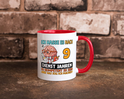 9 Dienstjahre | Arbeit Kompetent Humor Kollegen Büro Geschenkidee Tasse