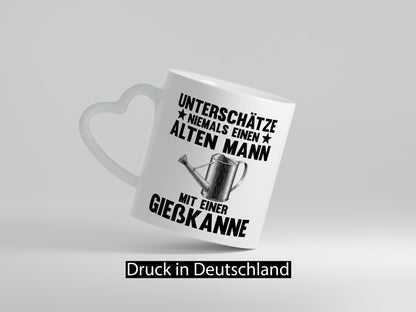 Keinen alten Mann mit Gießkanne unterschätzen | Sterne lustig Humor