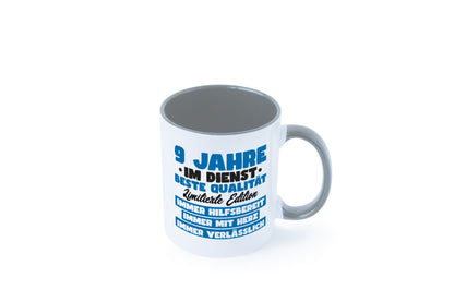 9 Jahre im Dienst | Jubiläum Arbeit v7 lustig Kollegen Büro Geschenk Tasse