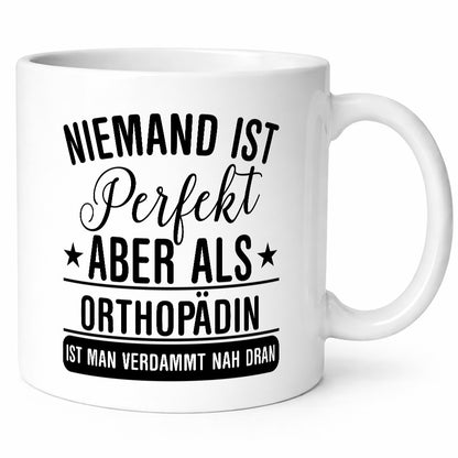 Verdammt nah dran: Orthopädin |Orthopädie lustiger Spruch Geschenk Humor