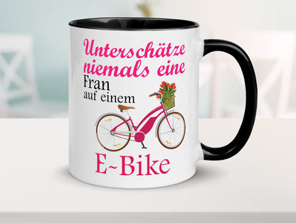 Unterschätze niemals eine Frau | E-Bike Sport Rad fahren lustig Humor