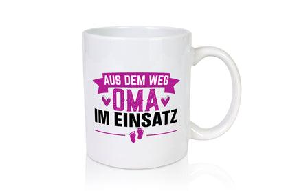 Oma im Einsatz | ist die coolste Geschenk Familie Geschenkidee lustiger Spruch