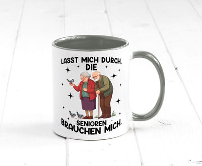 Senioren brauchen mich | Altenpflege Pflegekraft lustiger Spruch Geschenk Humor