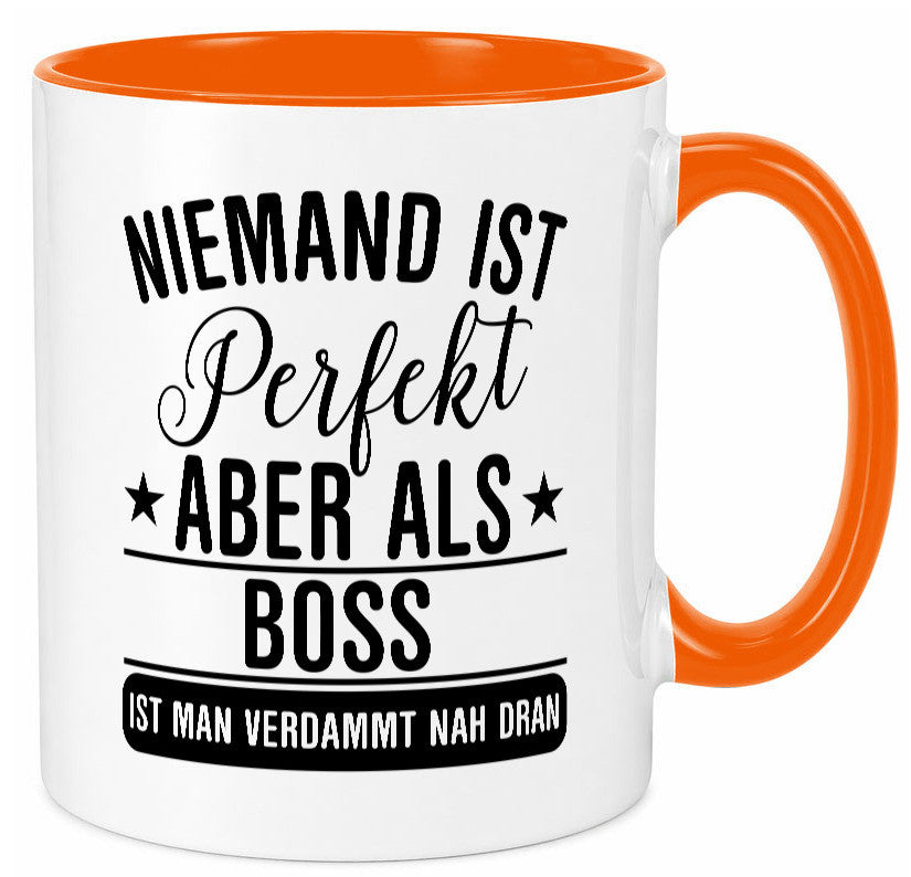Verdammt nah dran: Boss | Führungskraft Vorgesetzter Humor Geschenkidee Tasse