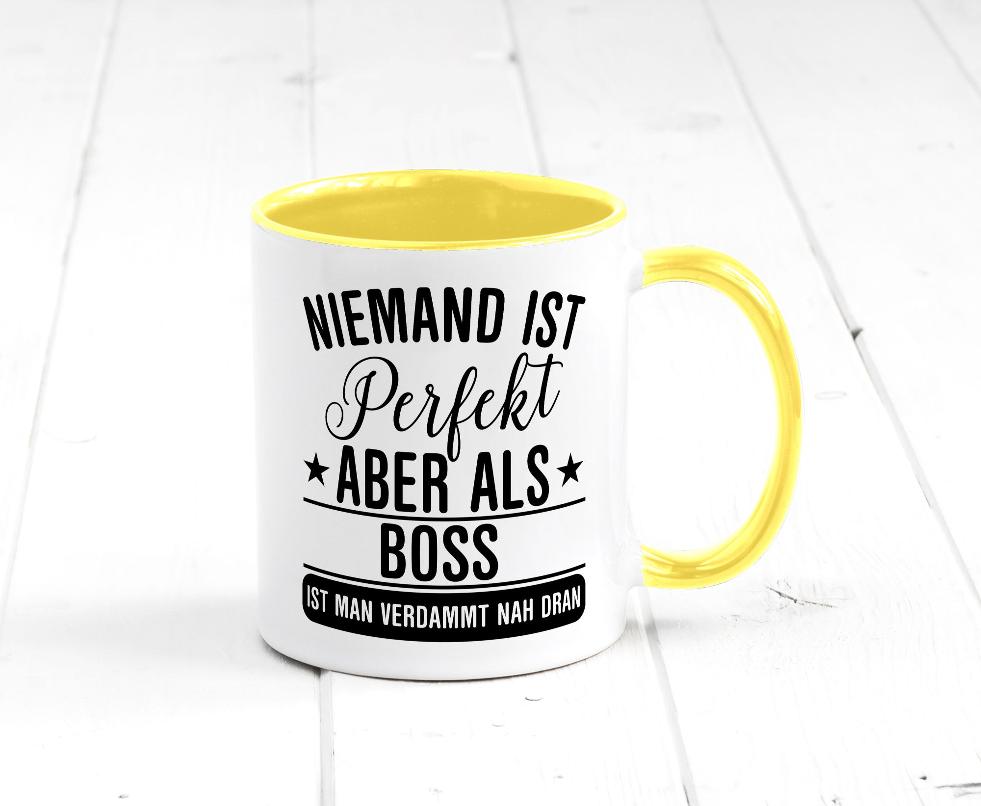 Verdammt nah dran: Boss | Führungskraft Vorgesetzter Humor Geschenkidee Tasse