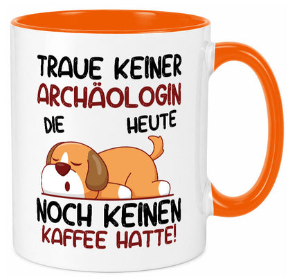 Traue keiner Archäologin| Archäologie | Forscherin lustiger Spruch Geschenk Tasse