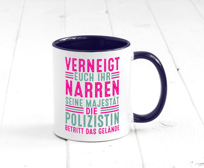Verneigt euch: Polizistin | Beruf Polizei Geschenk Arbeit Kollegen Büro