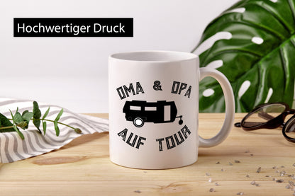 Oma &amp; Opa auf Tour | Großeltern| Reisen lustiger Spruch Geschenk Familie