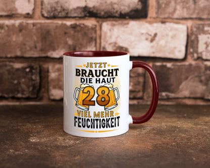 28 braucht die haut mehr Feuchtigkeit | 28. Geburtstag Humor Geschenkidee Tasse