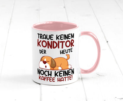 Traue keinem Konditor | Konditorei Humor Geschenkidee Tasse