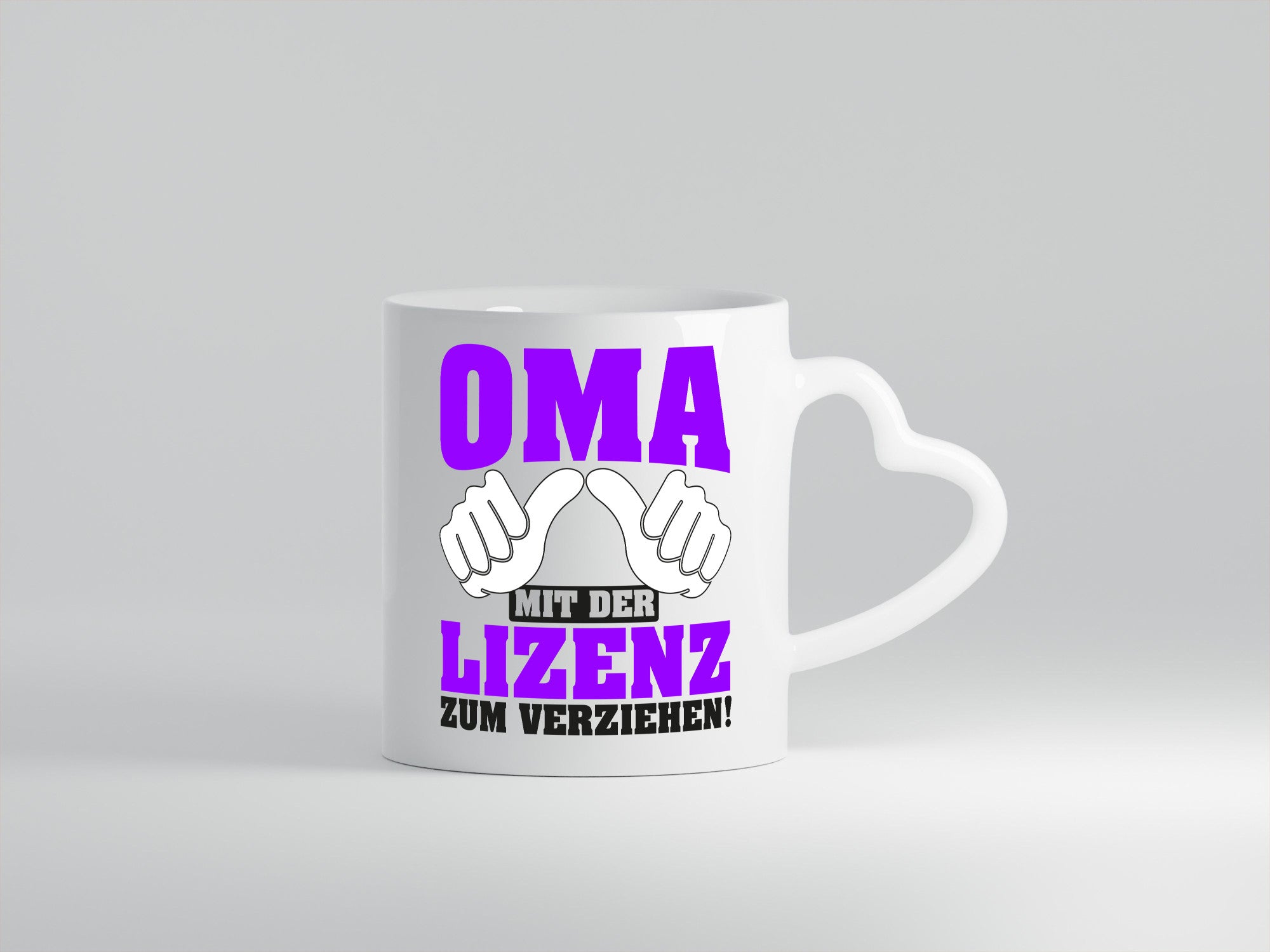 Oma mit Lizenz | Spruch Großmutter lustig Familie Geschenkidee Geschenk Tasse