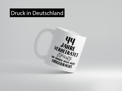 44 Jahre Verheiratet, immer noch am Leben! Humor Geschenkidee Tasse