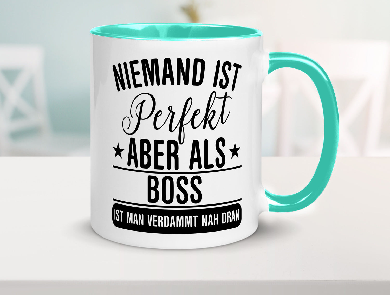 Verdammt nah dran: Boss | Führungskraft Vorgesetzter Humor Geschenkidee Tasse