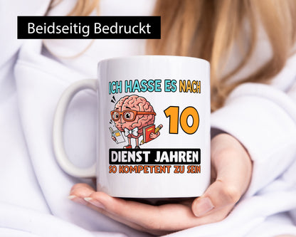 10 Dienstjahre | Arbeit Kompetent Geschenkidee Kollegen Büro Humor Tasse
