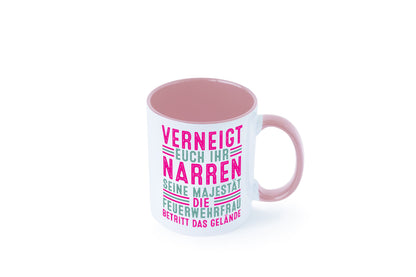 Verneigt euch: Feuerwehrfrau | Feuerwehr v2 Geschenkidee Humor Tasse