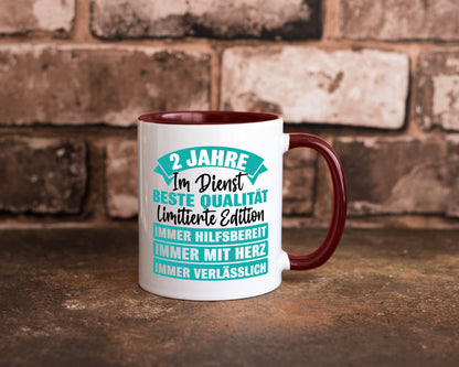 2 Jahre im Dienst | Jubiläum Arbeit v2 Geschenk Kollegen Büro lustiger Spruch Tasse