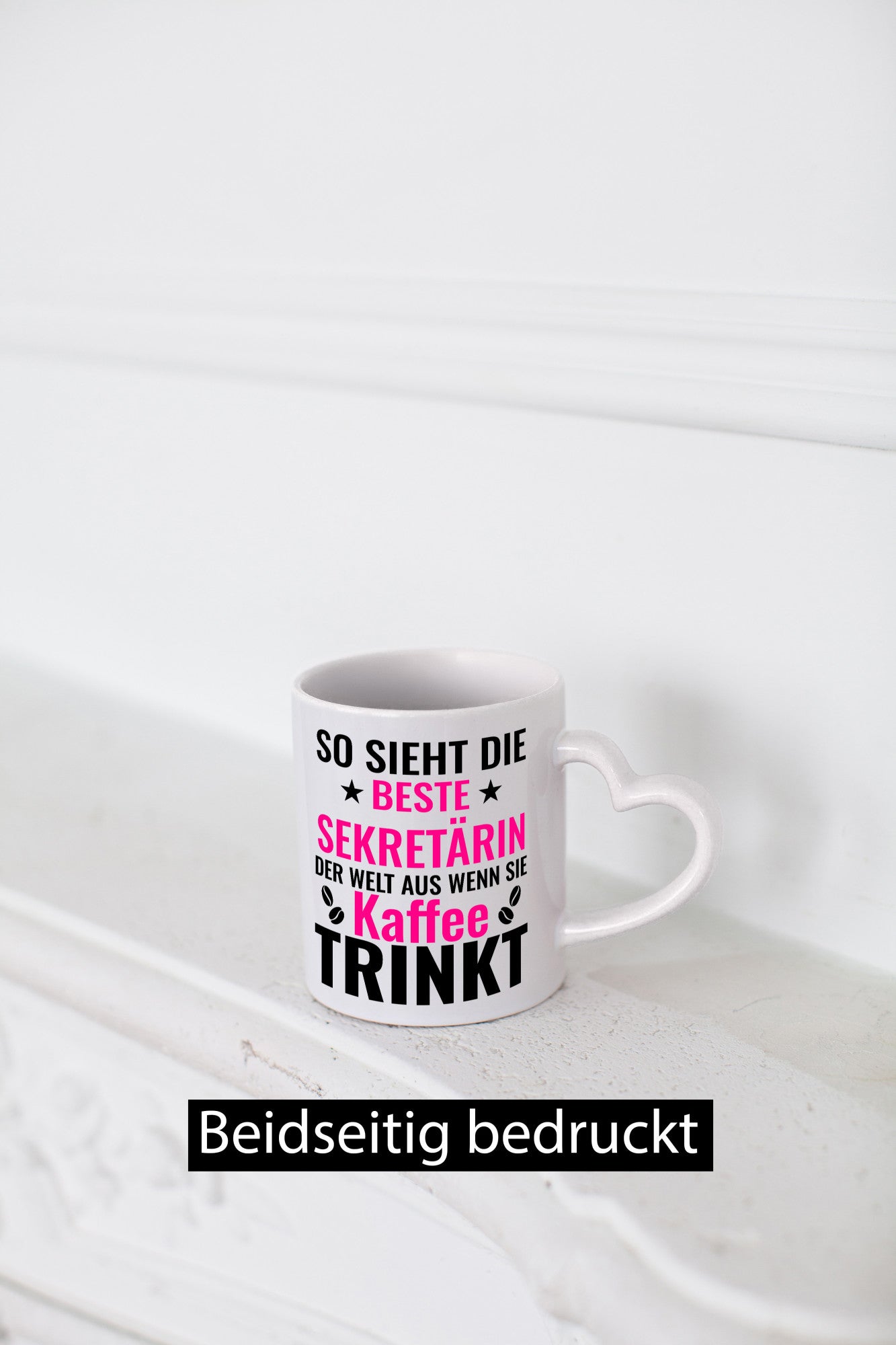 Kaffee trinkt: Sekretärin | Büro Geschenkidee Arbeit Kollegen Humor Tasse