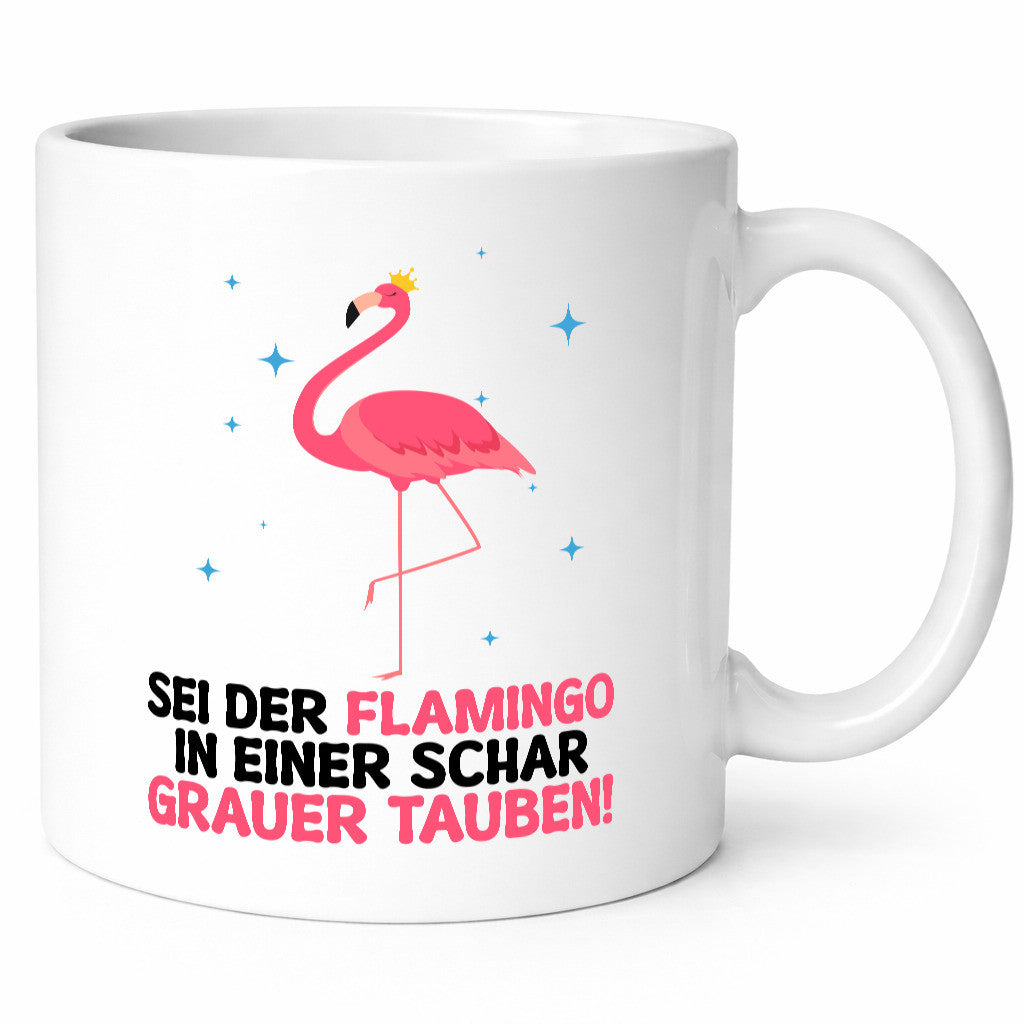 Flamingo in einer Schar Grauer Tauben | lustig Humor Geschenkidee Geschenk Tasse