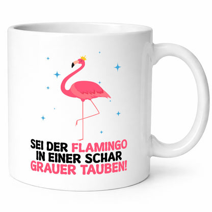 Flamingo in einer Schar Grauer Tauben | lustig Humor Geschenkidee Geschenk Tasse