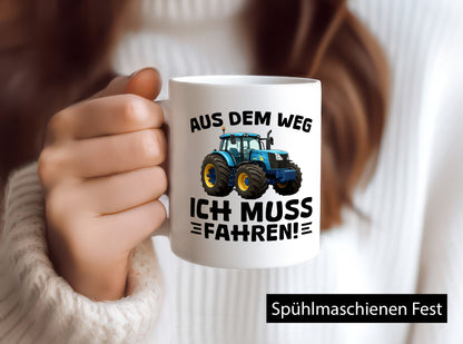 Aus dem weg ich mus fahren | Traktor Schlepper v2 Geschenkidee Humor Tasse