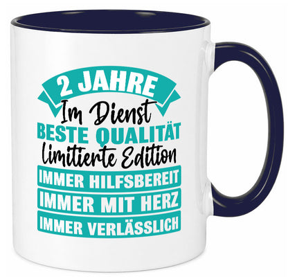 2 Jahre im Dienst | Jubiläum Arbeit v2 Geschenk Kollegen Büro lustiger Spruch Tasse
