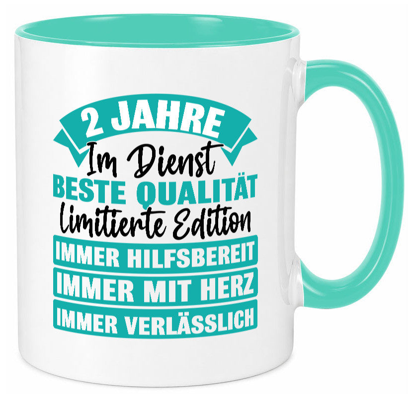 2 Jahre im Dienst | Jubiläum Arbeit v2 Geschenk Kollegen Büro lustiger Spruch Tasse