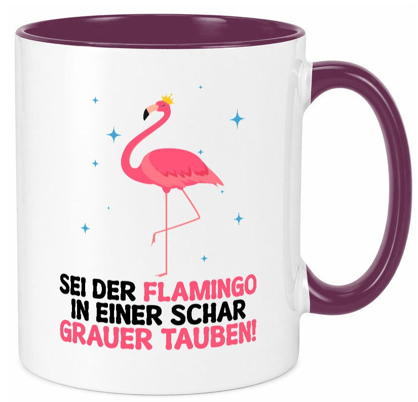 Flamingo in einer Schar Grauer Tauben | lustig Humor Geschenkidee Geschenk Tasse