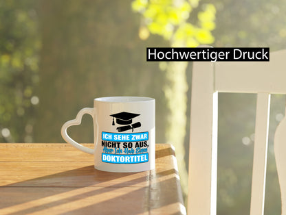 Sehe nicht so aus aber habe einen Doktortitel Geschenkidee Humor Tasse