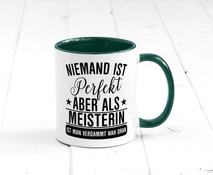 Verdammt nah dran: Meisterin | Meisterbrief Geschenk Humor Geschenkidee