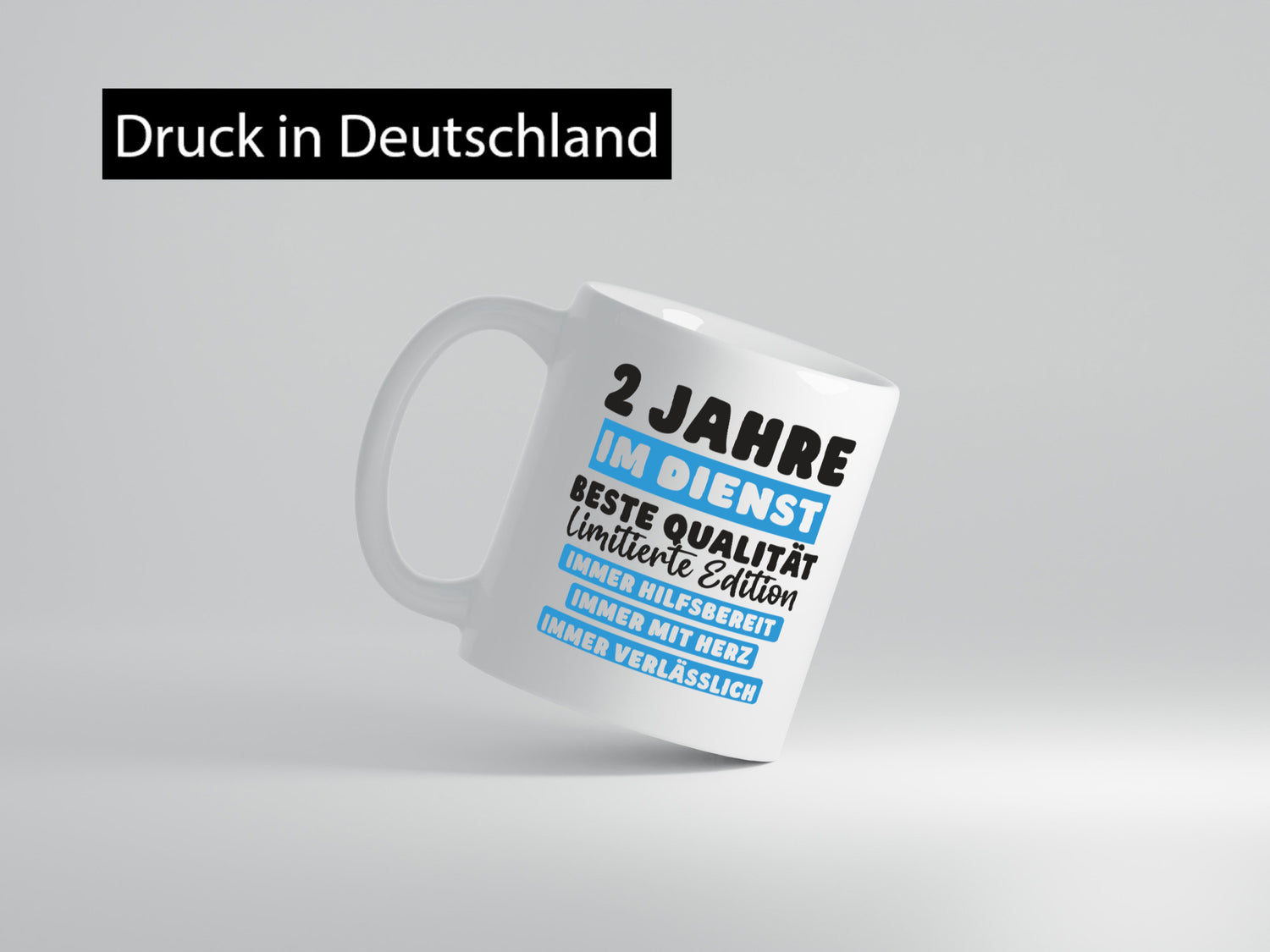 2 Jahre im Dienst | Jubiläum Arbeit v6 lustig Kollegen Büro Geschenk Tasse