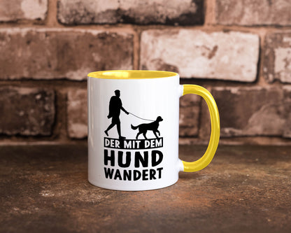Der mit dem Hund wandert | Mensch Geschenkidee Tierliebhaber Humor Tasse