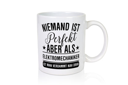 Verdammt nah dran: Elektromechaniker | Mechaniker lustig Humor Geschenkidee